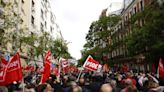 Miles de socialistas se congregan en la sede del partido en Madrid en apoyo de Sánchez