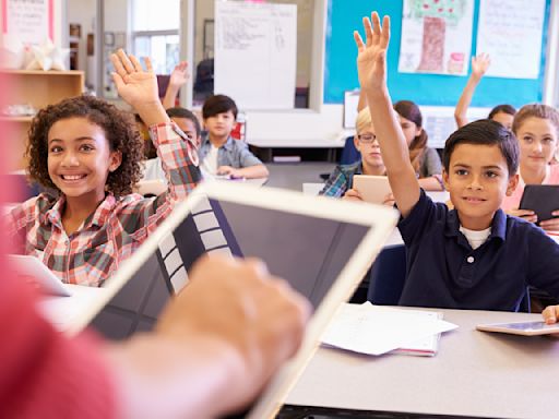 Una ley de California busca aplicar un cambio drástico en las escuelas