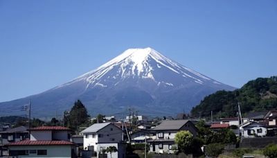 富士山登山季結束 通宵攻頂登山客因管制銳減