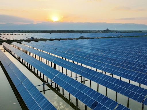 China construye el doble de capacidad eólica y solar que el resto del mundo, según un estudio