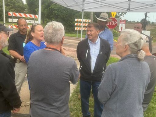 Mike Rounds hears earful from McCook Lake residents