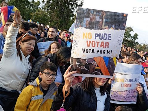 Venezolanos en Argentina acuden con júbilo a urnas pese a escasas habilitaciones de voto