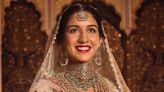 Vestido de noiva de Radhika Merchant foi todo bordado à mão e véu tem 5 metros; veja fotos