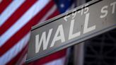 Wall St ends slightly lower with Big Tech earnings on deck