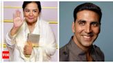 Farida Jalal confirms Akshay Kumar reads his dialogues off a white-board; Says, 'He wasn't like that before' | Hindi Movie News - Times of India