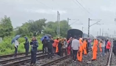 Indian Railways Update: Wagon of Goods Train Derails In Valsad; Services Disrupted