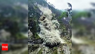 Another landslide blocks Badrinath highway | Dehradun News - Times of India