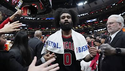 El recital de Coby White tumba a los Hawks