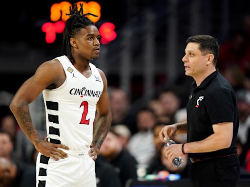 Cincinnati Bearcats basketball guard Jizzle James returns to Wes Miller for another year