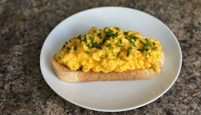 Chef’s 20-second recipe for the best scrambled eggs that taste incredible