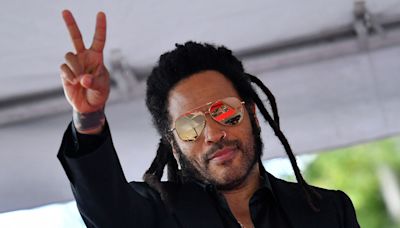 Lenny Kravitz makes a big deal out of his first Buc-ee's trip