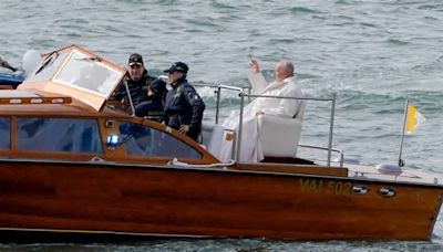 Papst Franziskus zeigt sich gut gelaunt in Venedig