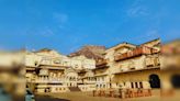 How to Reach Alwar in Rajasthan from Delhi