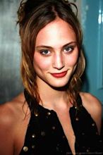 Nora Arnezeder