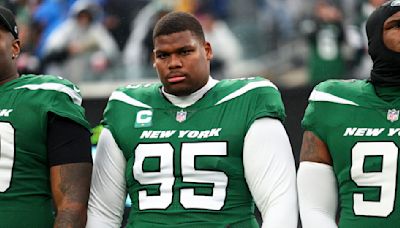 Quinnen Williams out of practice with sore shoulder