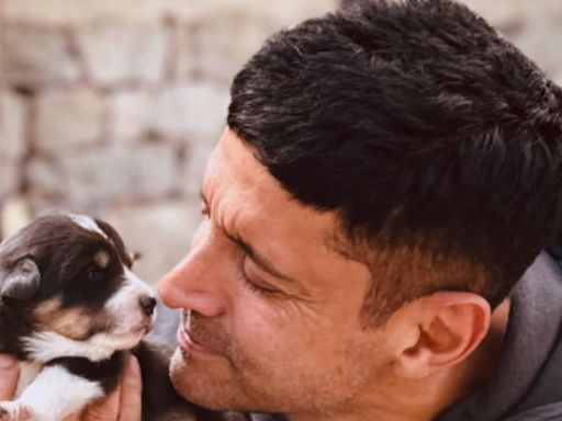 Farhan Akhtar Poses With Puppy In Ladakh, His Wife Shibani Dandekar Has The Cutest Reaction - News18