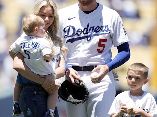 All-Star Freddie Freeman leaves Dodgers to be with ailing son