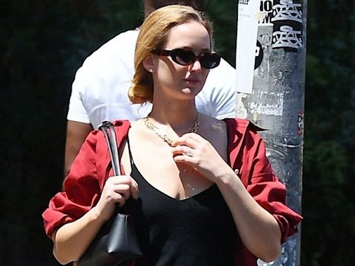 Jennifer Lawrence Wore the Staple Bag Everyone Needs, and I Found Lookalikes From $17