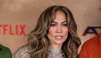 Jennifer Lopez celebra su 55 cumpleaños en medio de problemas matrimoniales