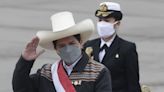 El presidente de Perú cambia a tres ministros de su gabinete