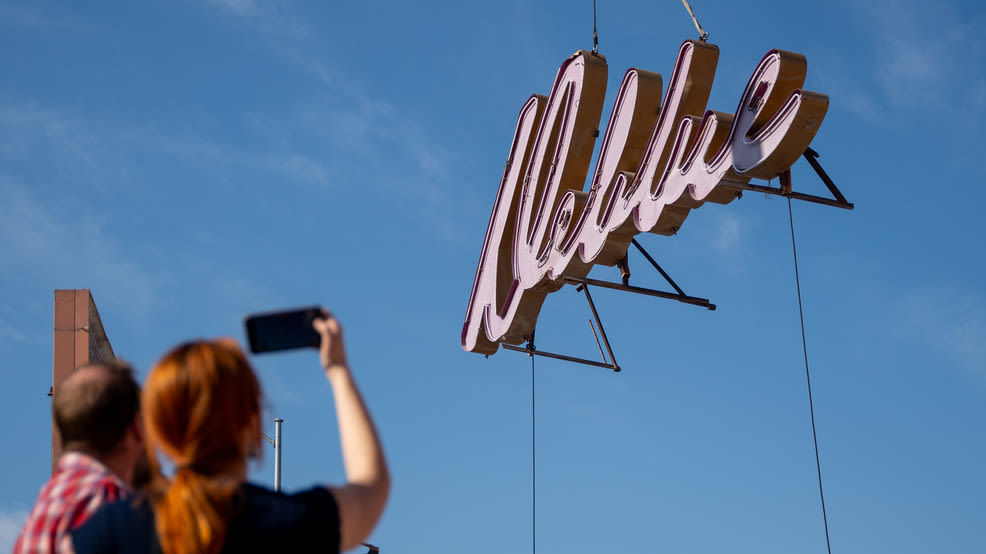 Debbie Reynolds hotel-casino neon sign starts restoration for The Neon Museum