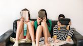 Niños, adolescentes y pantallas, ¿es posible la desconexión digital en verano?