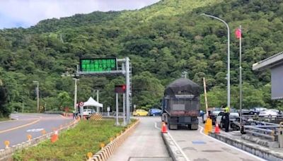 貨櫃車行駛國道 10月起未辨識車牌須配合過磅