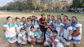 Las Amazonas de Yaxunah, el equipo de softbol que usa el hipil de uniforme