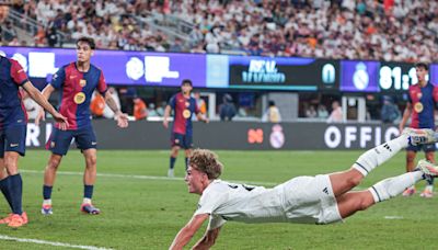 El Clásico entre Real Madrid y Barcelona en Nueva York tuvo rayos, truenos, demoras y la palomita al gol de Nico Paz, el joven crack argentino