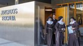 Las monjas de Belorado llaman a la Guardia Civil para echar a los enviados de Iceta