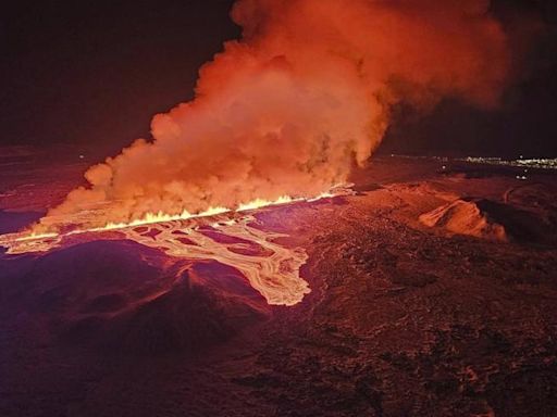 Una nueva erupción volcánica obliga a evacuar otra vez la localidad de Grindavik en Islandia