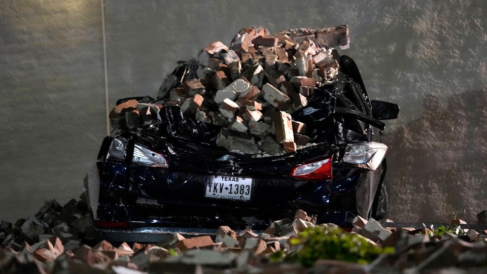 At least 4 dead in Houston as destructive storms lash Texas and Louisiana with strong winds and flood threats