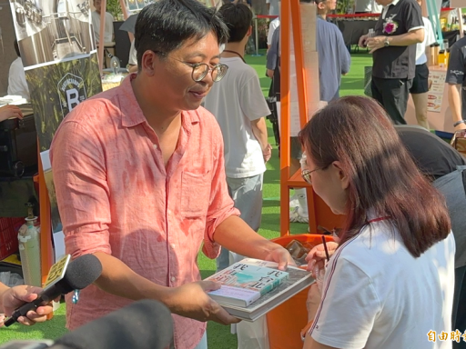 中山、赤峰街商圈遭檢舉恐團滅 自救會送這2書向林奕華陳情