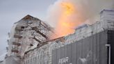 Arde la antigua Bolsa de Copenhague por un incendio de origen desconocido