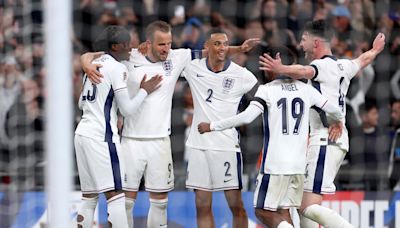 2-0. Kane celebra con doblete su centenario