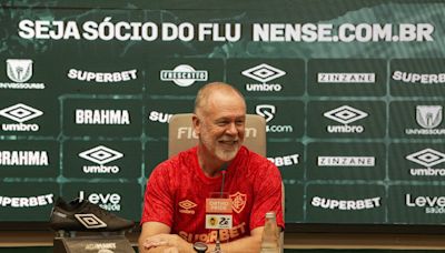 Mano Menezes confirma volta de André contra o Internacional e diz que Fluminense vai jogar de forma 'mais direta'