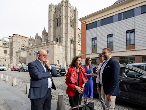 Robles subraya el "compromiso con la unidad de España" de Ávila