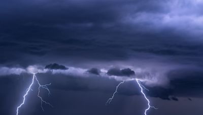 Sudden thunderstorm warning tells people to "seek shelter immediately"