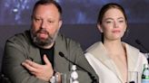 Emma Stone y Yorgos Lanthimos retratan un "mundo extraño, loco y triste" en Cannes