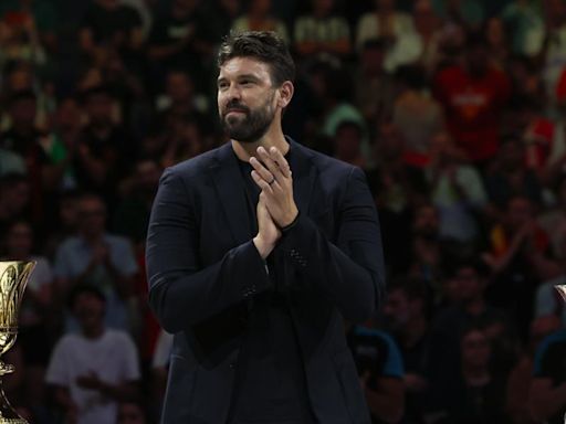 Marc Gasol recibe el homenaje de la Federación y del público en Madrid