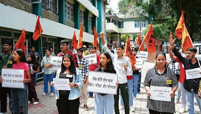 ABVP activists protest hike in TET fee