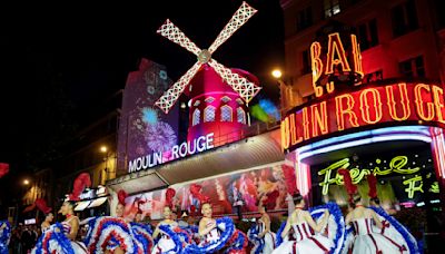 Moulin Rouge restores windmills after collapse