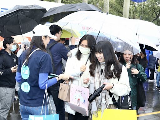 酒店公關滲透校園徵才 搭訕女大生還高調留「初入八大」招募訊息--上報