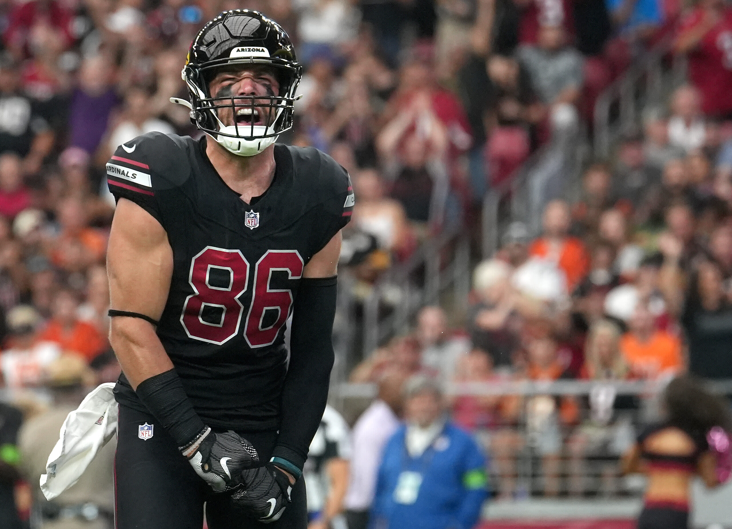 WATCH: Commanders TE Zach Ertz still has hops