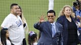 Celebración a un casual Fernando Valenzuela continúa por segundo día en Dodger Stadium