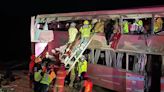 Al menos un fallecido y 40 lesionados deja volcamiento de bus de turistas en San Pedro de Atacama - La Tercera