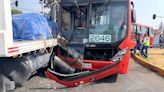 Fuerte choque entre Metrobús y un tráiler deja 6 personas heridas en CDMX