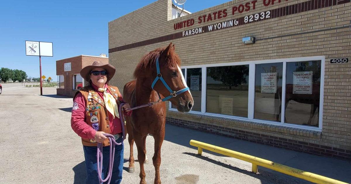 Pony Express riders gallop through Sweetwater County