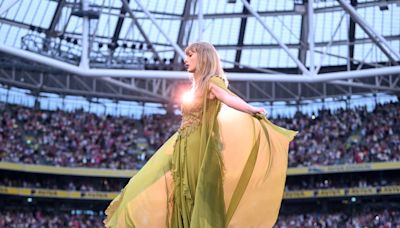 Taylor Swift rescued from Aviva Stadium stage after getting stuck on platform in Dublin