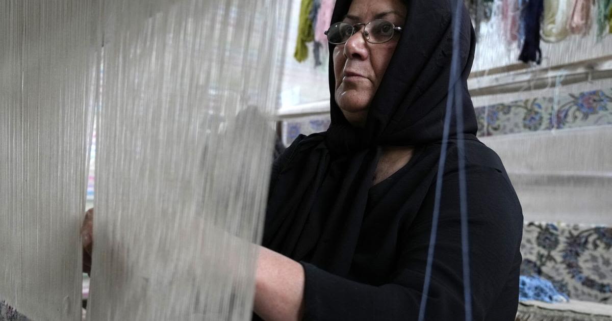 Iran's carpet weavers hobbled by sanctions